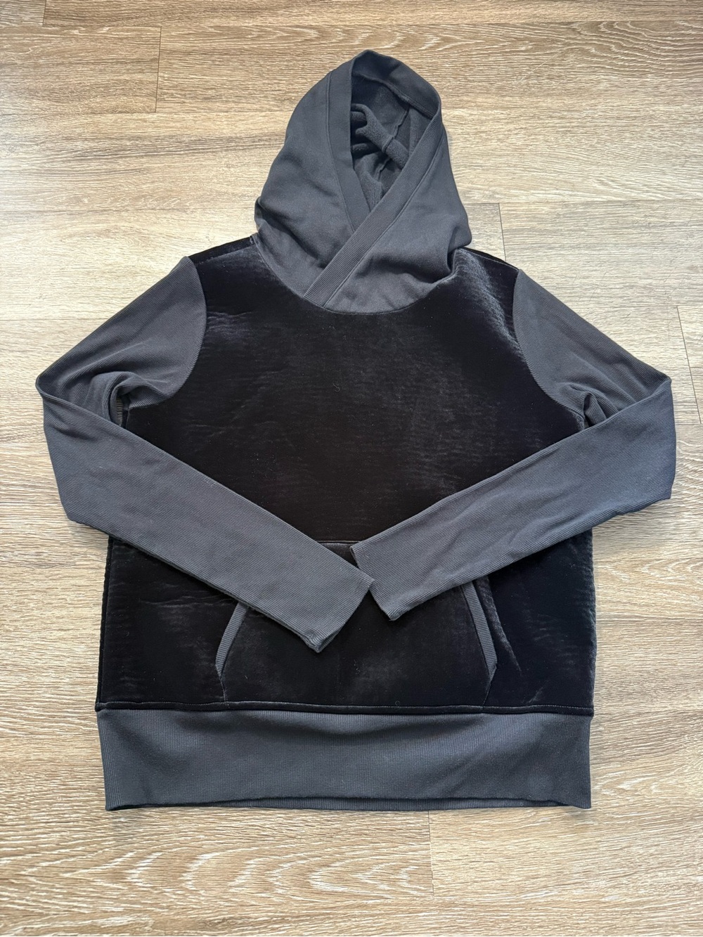Alo Yoga Velour Baller Hoodie Grey/Black - Picture 2 of 5